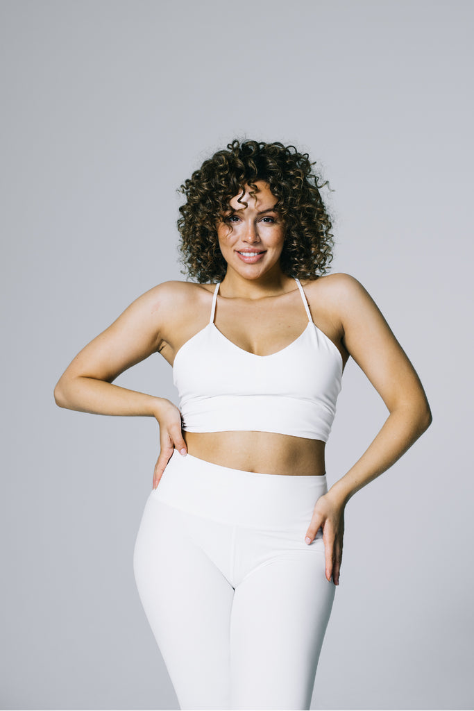 Attain Studios - Performance Sportbra for yoga or fitness in off-white, made out of recycled material. Size L