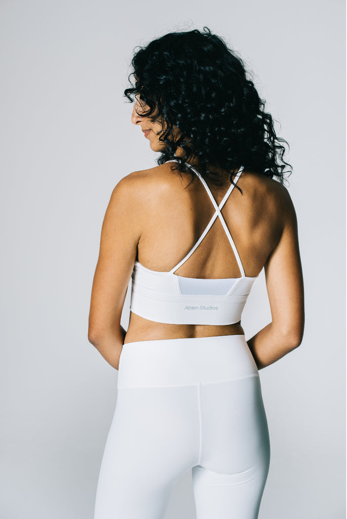 Attain Studios - Detail picture of Performance Sportbra for yoga or fitness in off-white, made out of recycled material. Size S