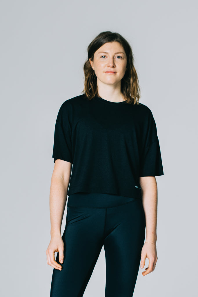 Attain Studios Sportswear - Black Cropped Shirt in Organic Cotton and Lyocell for yoga or fitness size S