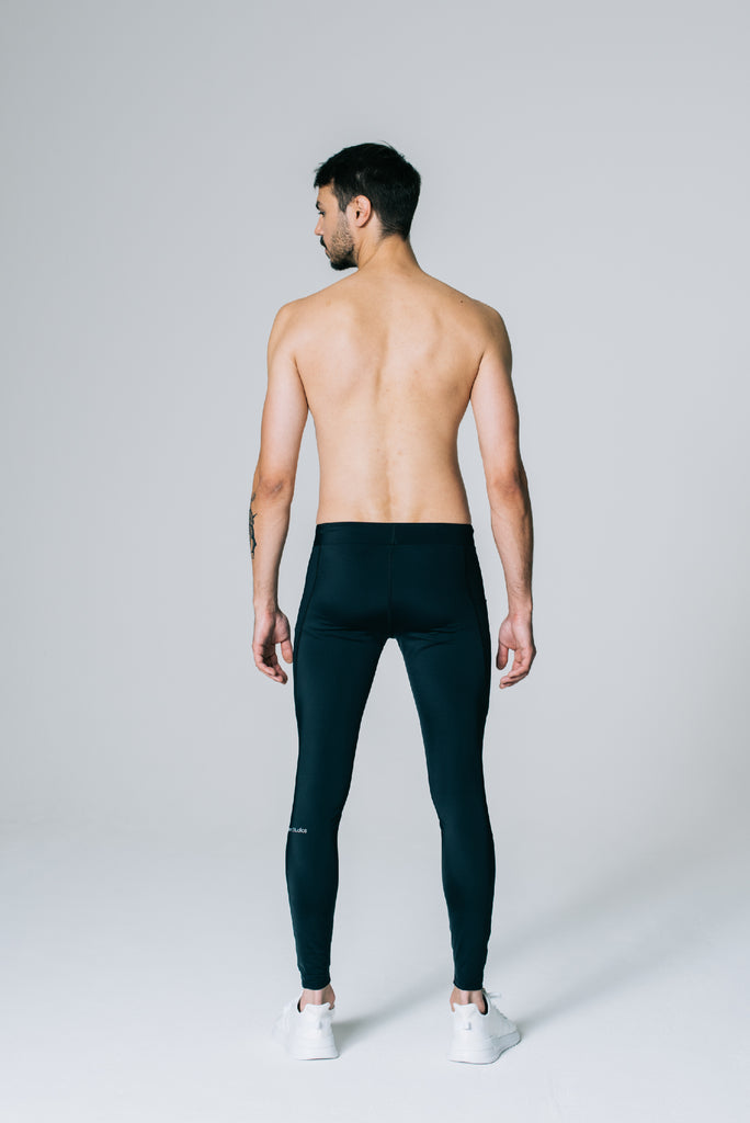 Sustainable Performance Tights in black for men, made out of recycled material for running, fitness or yoga.